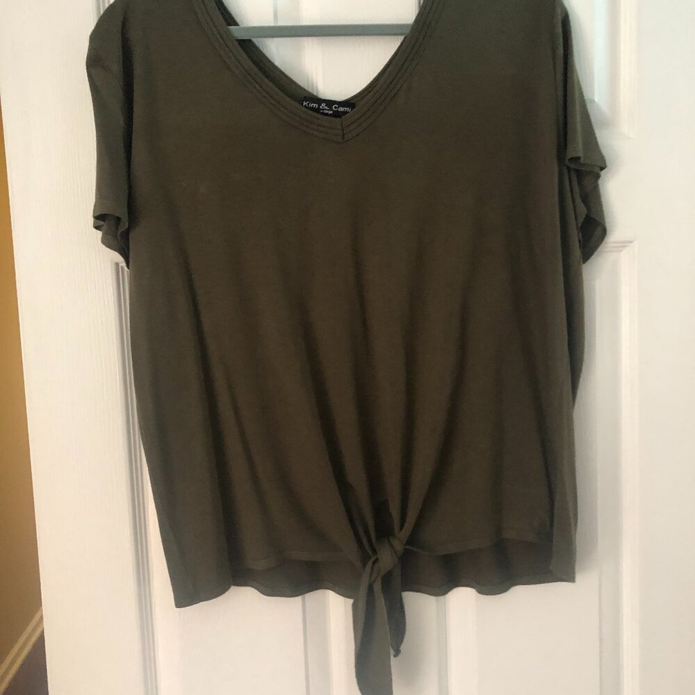 KIM & CAMI OLIVE GREE TEE SHIRT WITH FRONT TIE SIZE XL